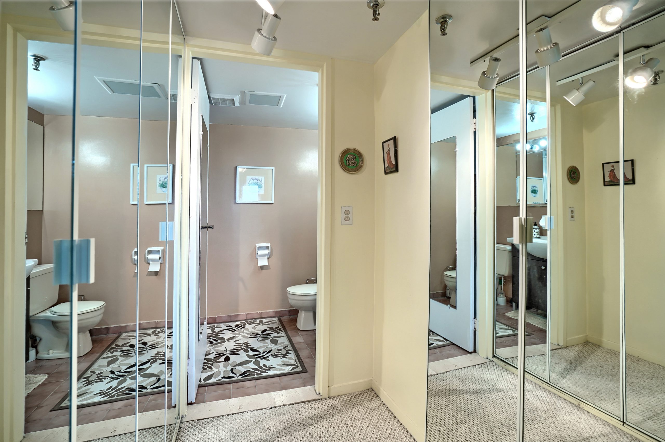 6950 Cote Saint Luc Road 1008 Sandra Zelikovic Real Estate